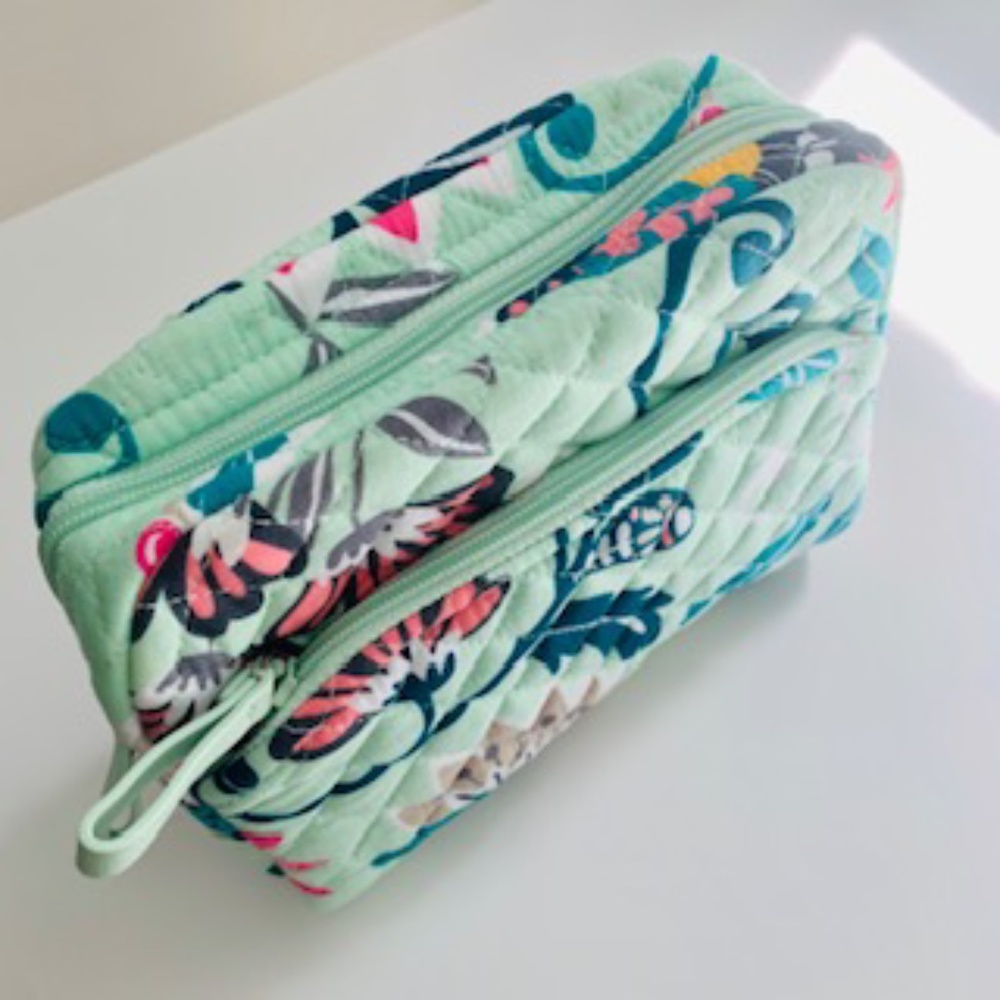 NWOT Vera Bradley Medium Cosmetic Makeup Bag